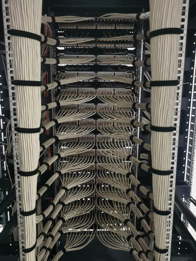有需求的老板有包机房安装打配线架设备线路可以联系我